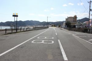 徳島・高知県境。国道に距離表示（2016.3）