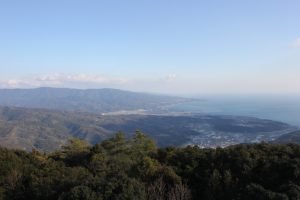 神峯山頂展望台（標高５７０ｍ）から室戸方面遠望（2016.3）