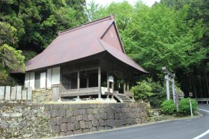農祖ルートにある三島神社（2016.4）