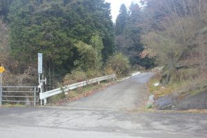 県道42号線から林道へ（2016.12）