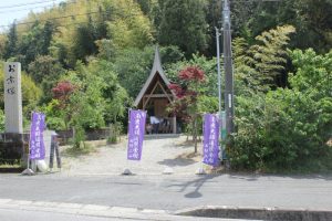 お京塚で休憩するお遍路（2017.5.9）