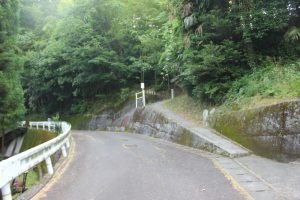 佐野集落から山道へ（2017.6.24）
