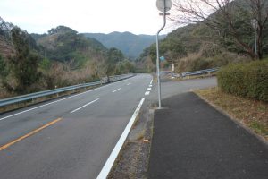 伊豆田トンネル手前右へ（2018.2）